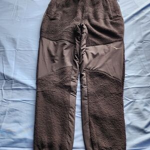 HOKA ALL GENDER BASECAMP PRIMALOFT FLEECE SWEATPANTS BLACK SIZE MEDIUM